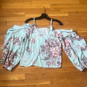 Leith Floral Off-Shoulder Blouse in Blue and Pink